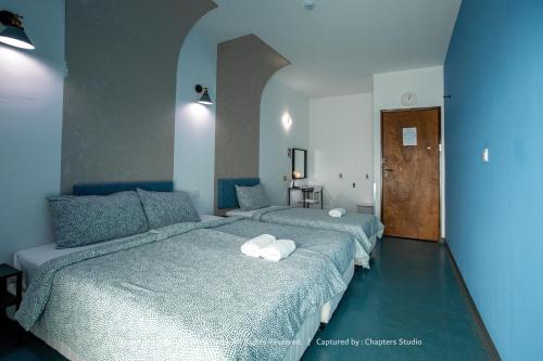 Ein Bett oder Betten in einem Zimmer der Unterkunft Knight Alley Hotel