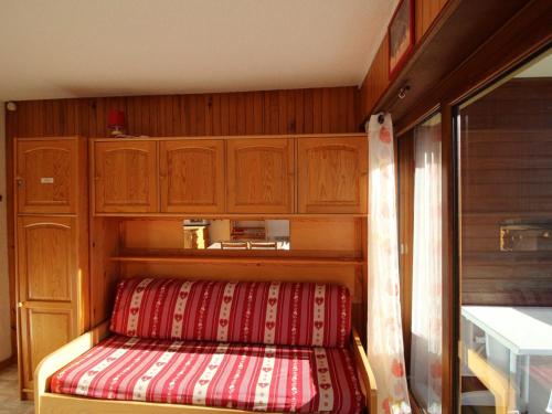 Ліжко або ліжка в номері Appartement Auris, 1 pièce, 4 personnes - FR-1-297-275