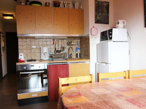 Küche/Küchenzeile in der Unterkunft Appartement Auris, 4 pièces, 6 personnes - FR-1-297-295