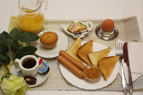 ホテルの敷地内または近くでの食事または食べ物