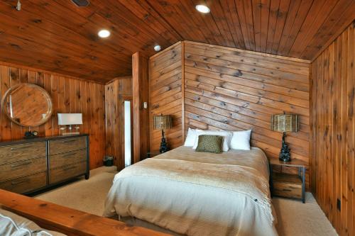 En eller flere senger på et rom på Spruce Haven home