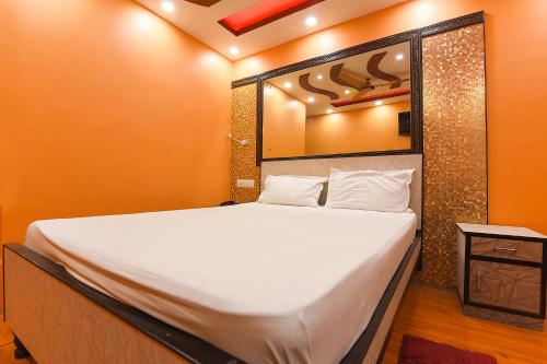 a bedroom with a large bed in a room at FabExpress Wild Orchid in Kolkata