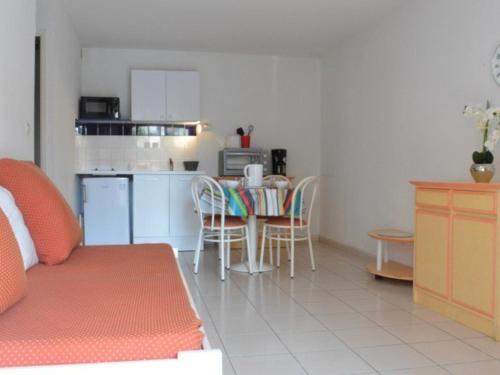Photo de la galerie de l'établissement Appartement 2 pièces avec terrasse près de la plage, piscine et commerces à Narbonne Plage - FR-1-229B-731, à Narbonne