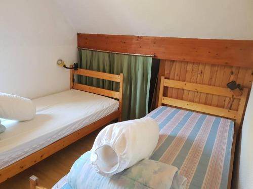 Posteľ alebo postele v izbe v ubytovaní Chalet 6/7 pers à Cauterets: Jardin, Garage, Cuisine équipée, Proche Nature - FR-1-234-298
