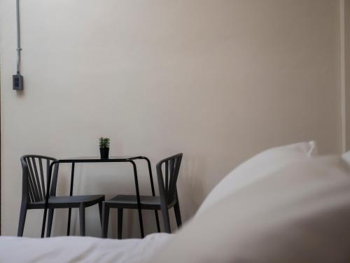Ένα ή περισσότερα κρεβάτια σε δωμάτιο στο Moonlight Cafe and Hotel