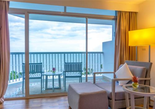 Balkoni atau teres di Radisson Resort & Spa Hua Hin