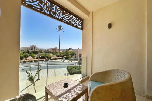 A balcony or terrace at Proper & Plush 1 BDR Mangroovy Free Pool & Beach Access
