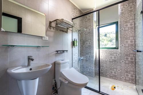 a bathroom with a toilet and a sink and a shower at 快樂狗寵物民宿--證號2598 in Hualien City