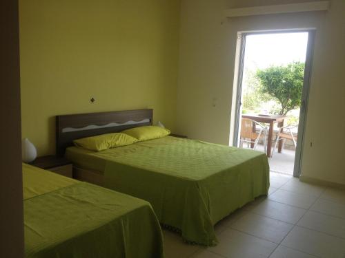 Postel nebo postele na pokoji v ubytování Riviera Rooms