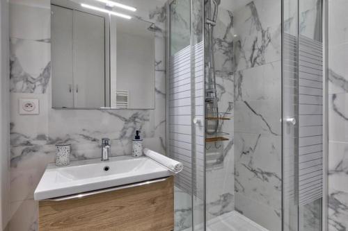 Kúpeľňa v ubytovaní Grand Studio au Cœur de Paris quartier Latin