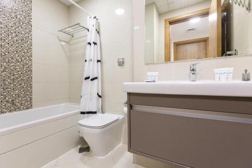 Enticing space With Marina View Near the Beach! photo 3
