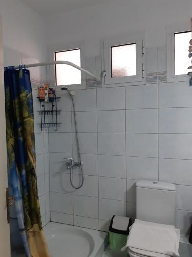 Un baño de Anthos Apartments