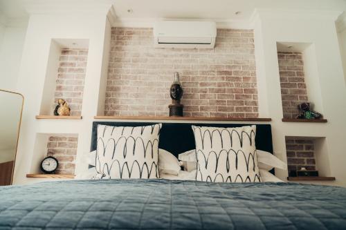 Katil atau katil-katil dalam bilik di Les Chambres Guest House