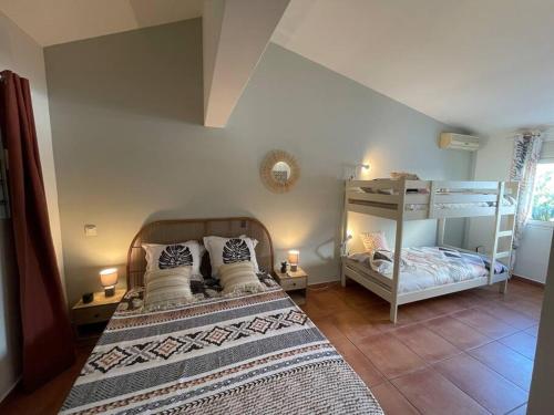 a bedroom with two beds in a room at Plage & Repos - Hermitage les bains in La Saline les Bains