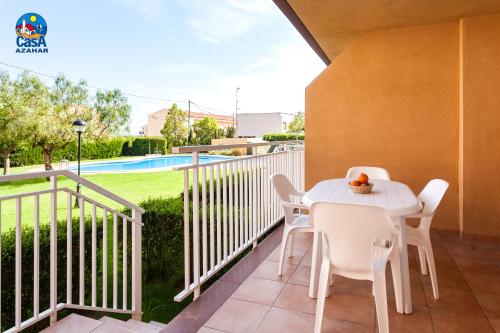 Bazén v ubytování Apartamentos Bovalar Casa Azahar nebo v jeho okolí