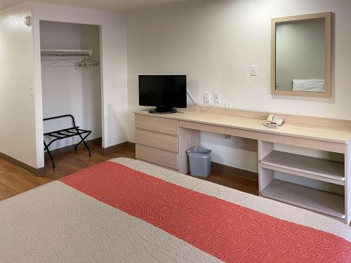 Μια τηλεόραση ή/και κέντρο ψυχαγωγίας στο Motel 6 Hagerstown MD