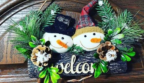 two snowmen on top of a sign that says hello at B&B Da Gabry in Fondi