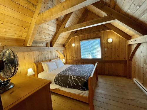 Waterfront Timber Frame Cottage! – Photos 2