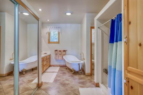 a bathroom with a tub and a sink and a bath tub at 077 - Lucky 7s - Meredith Lodging in Big Bear Lake