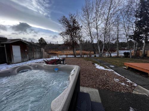 Otter River Lodgeの敷地内または近くにあるプール