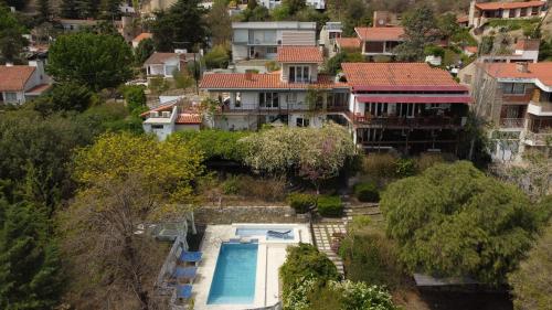an aerial view of a house with a swimming pool at Casa Alta Hotel Boutique & Spa - Solo Adultos in Villa Carlos Paz