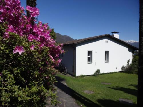 a white house with flowers in front of it at Residenza Paradiso di Vacanze in Locarno