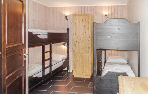 a room with two bunk beds and a door at Nice Apartment In Hemsedal With 2 Bedrooms, Sauna And Wifi in Hemsedal