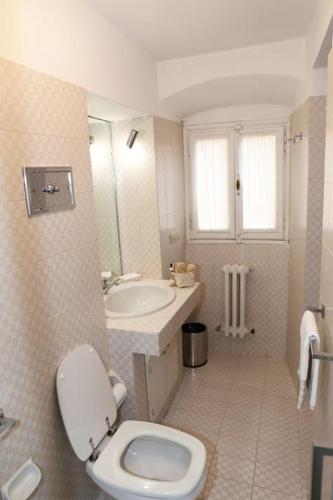 Un baño de CASA ADRIANO