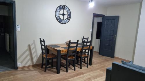 Dining area sa apartment