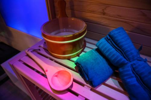a table with a bowl and a pair of scissors at Le Wellness Privatif in Seraing