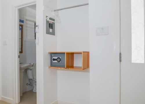 a room with a bathroom with a tv on a wall at Begona Cliff Hotel in Negril