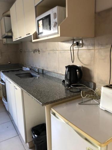 Kuchyň nebo kuchyňský kout v ubytování Excelente Duplex en Consorcio Privado c/ cochera