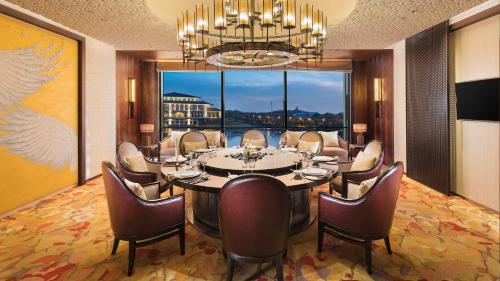 Un lugar para sentarse en InterContinental Nantong by IHG-Best view of yangtze