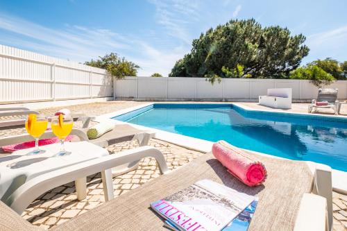 Villa Bermudas - moradia tranquila com piscina aquecível e BBQ em Albufeira