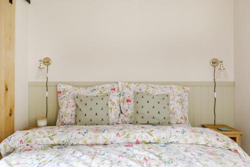 Ein Bett oder Betten in einem Zimmer der Unterkunft Foxglove