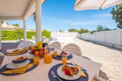 Villa Bermudas - moradia tranquila com piscina aquecível e BBQ em Albufeira
