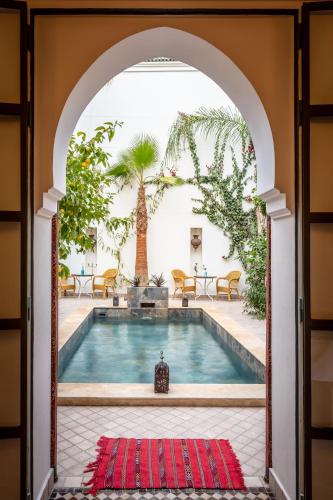 Bazén v ubytování Riad les remparts de la kasbah nebo v jeho okolí