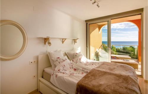 a bedroom with a bed with a view of the ocean at 3 Bedroom Cozy Apartment In Villajoyosa in Villajoyosa