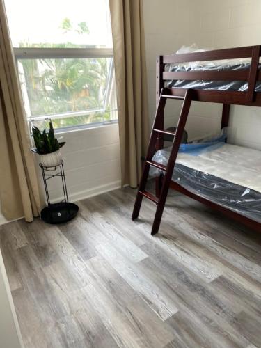 a room with a bunk bed and a window at Pearlridge Gardens and Tower Aiea, Hawaii 96701 in Aiea
