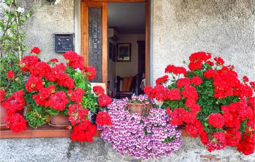 Nice Home In Loc, Farnocchia Di Sta With 4 Bedrooms And Wifi