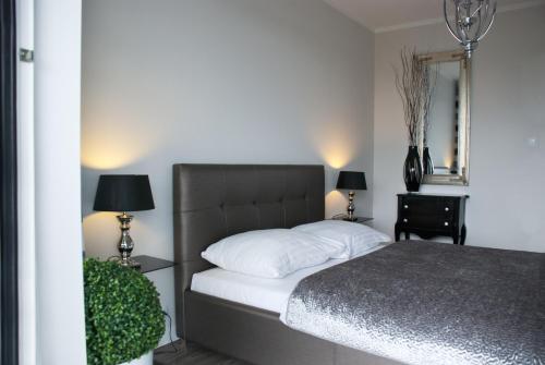 Ένα ή περισσότερα κρεβάτια σε δωμάτιο στο Apartamenty I.M.A Towarowa