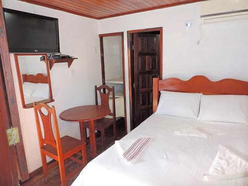 Ένα ή περισσότερα κρεβάτια σε δωμάτιο στο Amendoeira Hotel da Vila