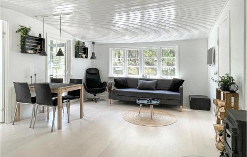 Χώρος καθιστικού στο Amazing Home In Nexø With Wifi