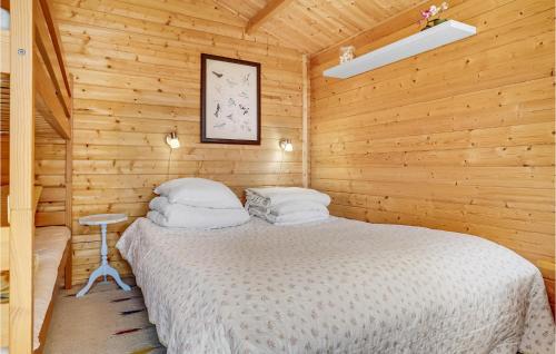 Postel nebo postele na pokoji v ubytování 4 Bedroom Lovely Home In Glesborg