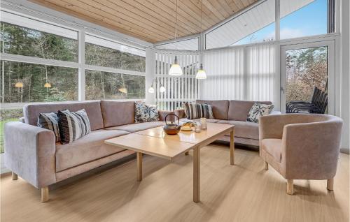 Posezení v ubytování 4 Bedroom Awesome Home In Nexø