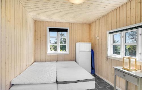 Fotografie z fotogalerie ubytování 4 Bedroom Stunning Home In Thyholm v destinaci Thyholm