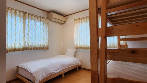 Yuhike House Misoranoにある二段ベッド