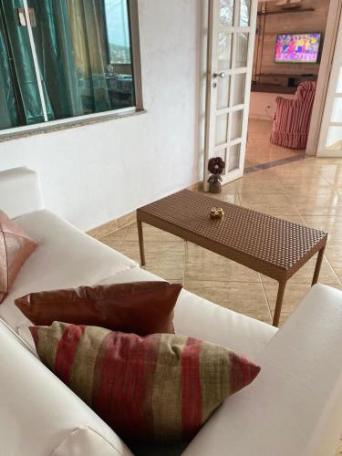 Ruang duduk di Casa Privada em Búzios