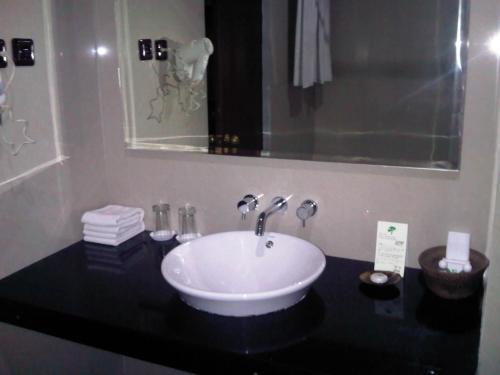 Koupelna v ubytování Adi Dharma Hotel Kuta