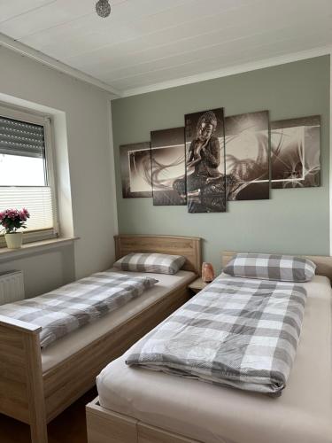 Postel nebo postele na pokoji v ubytování FeWo-City